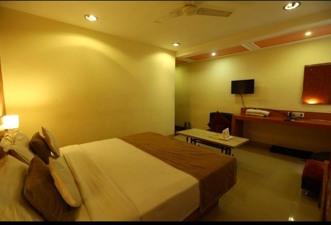 Paradise And Banquet, Hotel Indore
